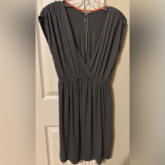 Lilla P khaki sleeves dress  - size XS - beautiful 96% Viscose.  New with tag!! - Picture 2 of 8